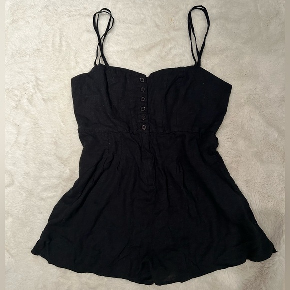 NEW Urban Outfitters Black Linen Romper - Picture 2 of 4